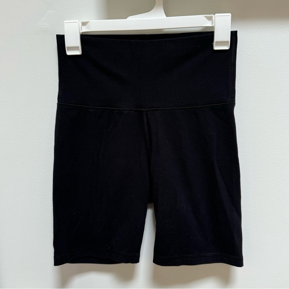 Old Navy Active Balance Legging Shorts Black Size Medium - Picture 1 of 7